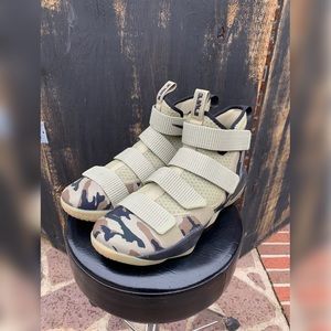 Nike Camo Lebron 10 Mens Size 11.5 Like New